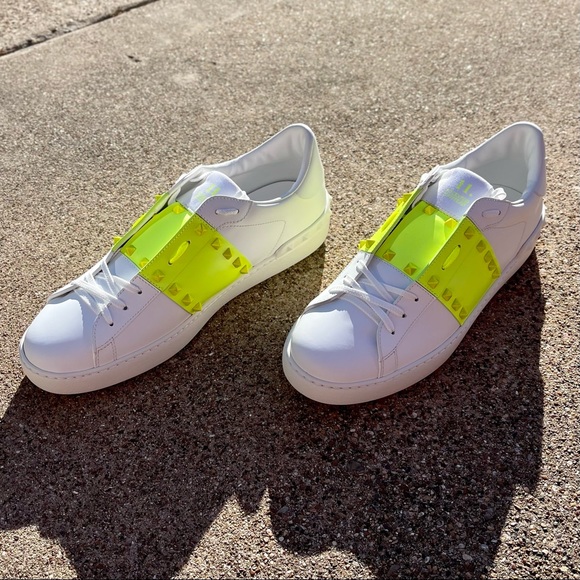 Valentino Garavani Other - Valentino Garavani Men's White Rockstud Leather Sneaker